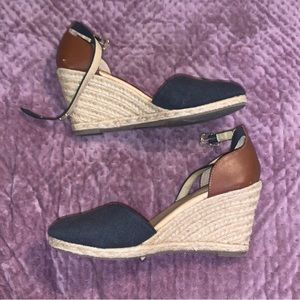 black and brown wedges